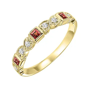 10Kt Yellow Gold Diamond 1/10Ctw & Garnet 1/7Ctw Ring