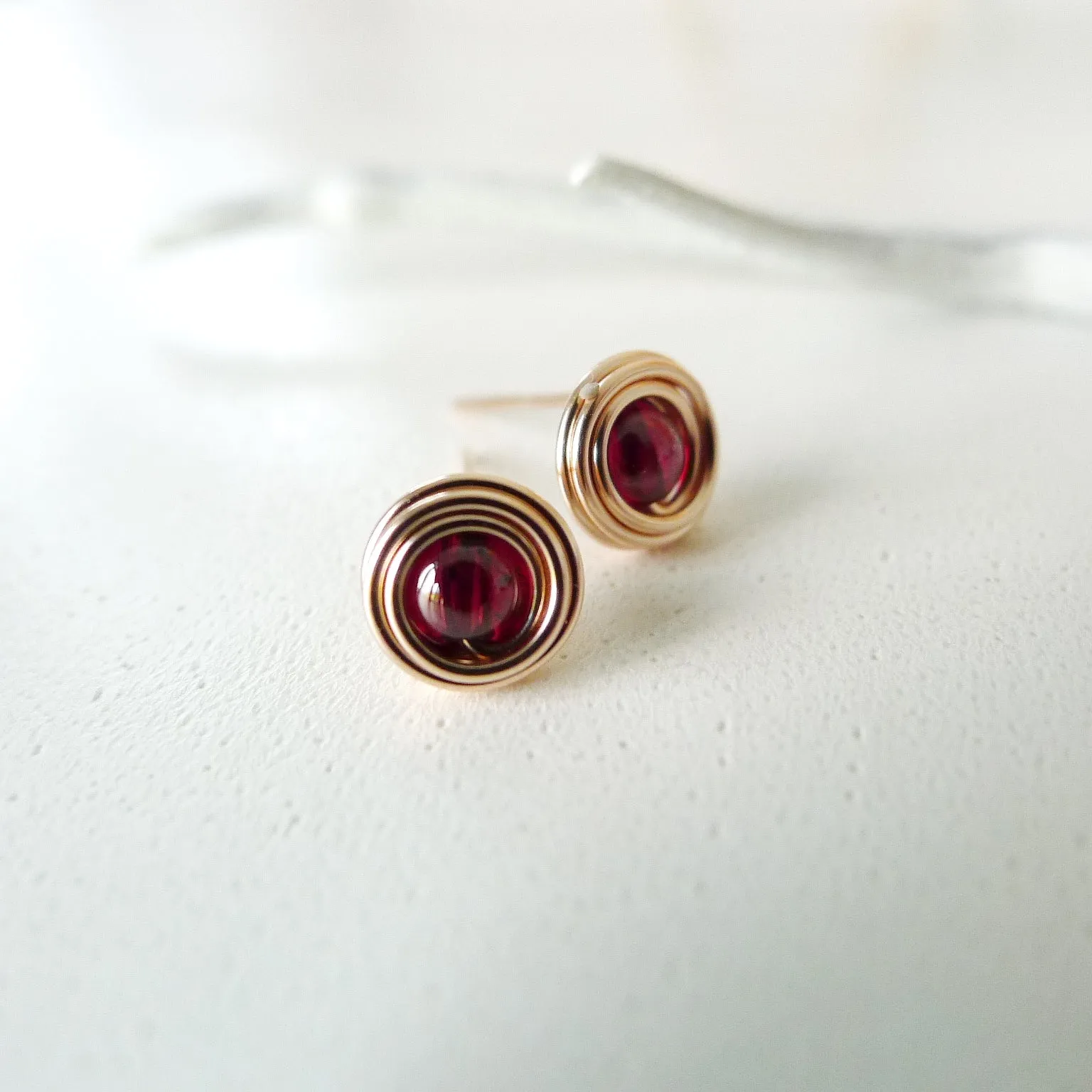 Branka Earstuds / Garnet