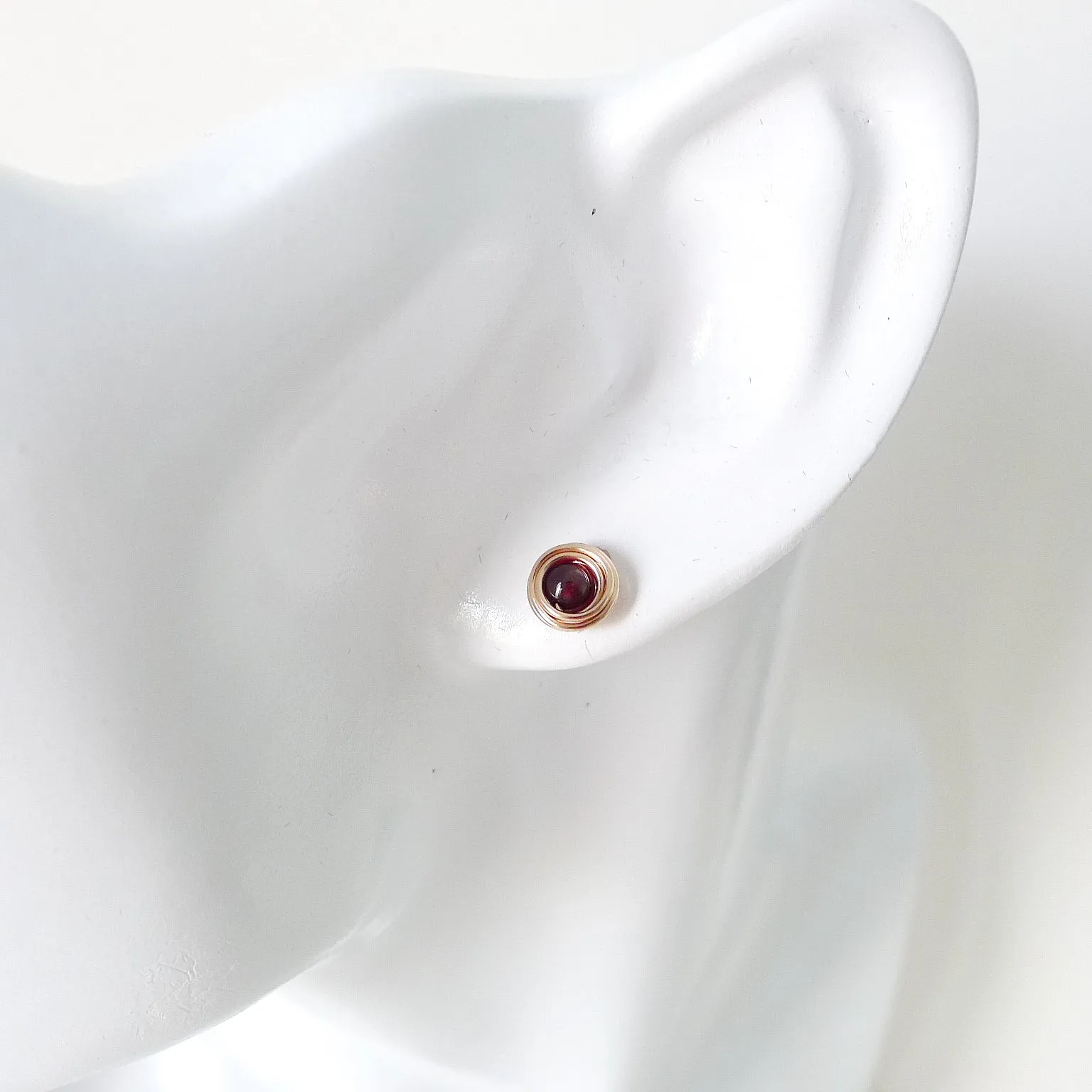 Branka Earstuds / Garnet