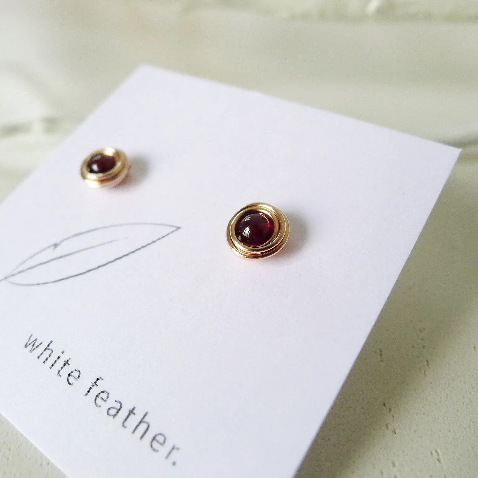 Branka Earstuds / Garnet