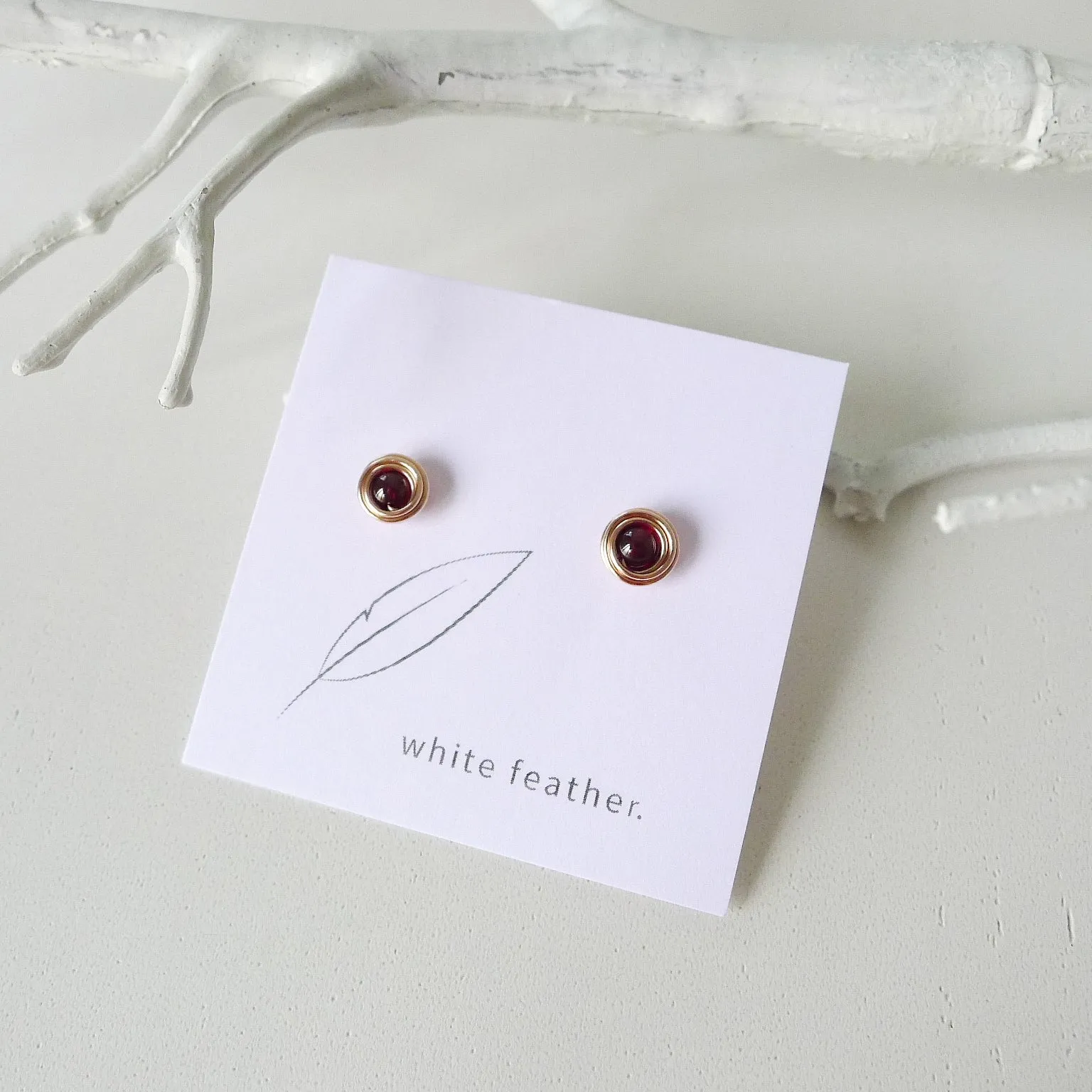 Branka Earstuds / Garnet