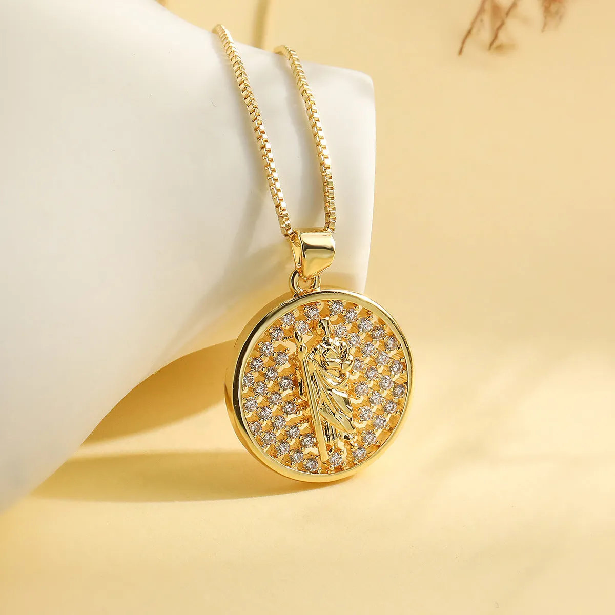 SISSLIA Fashion Wholesale 18K Gold Plated Copper Alloy Jewelry Round Multicolored Diamond Pendant Necklace for Women