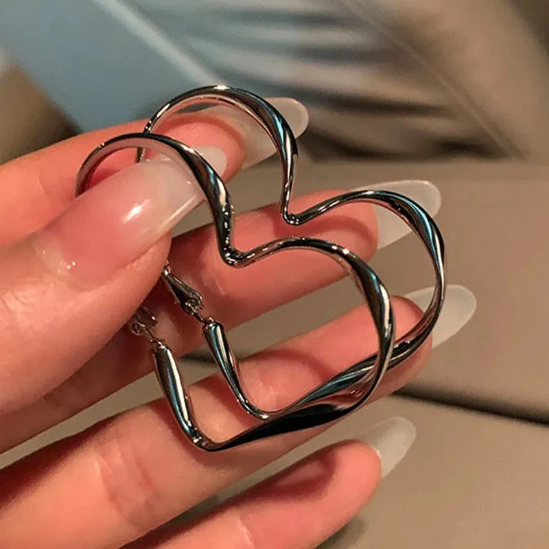 Twist Metal Heart Hoop Earrings for Women Golden Silver Color Hollow Out Big Love Earrings Brief Street Romantic Jewelry as Gift